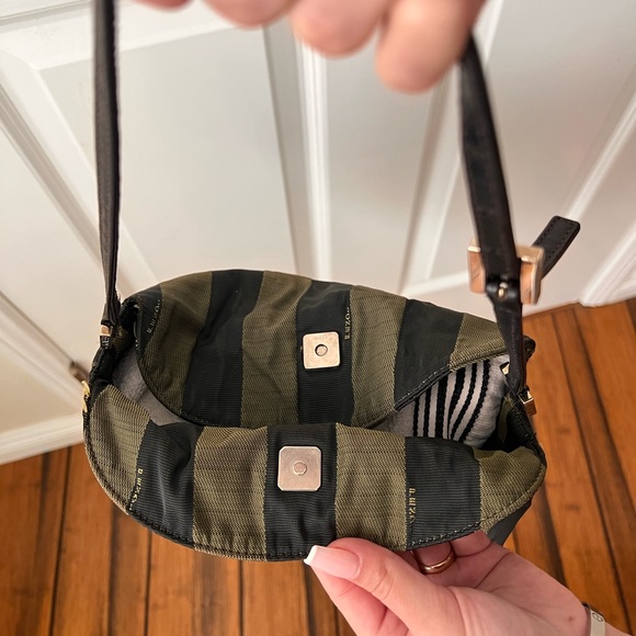 Unique mini Fendi stripped shoulder bag with buckle - Picture 4 of 4